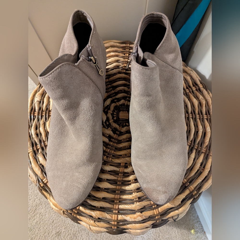 Women's 9 Blondo Waterproof Suede Booties Desert Earth Heel Leather - Picture 4 of 4